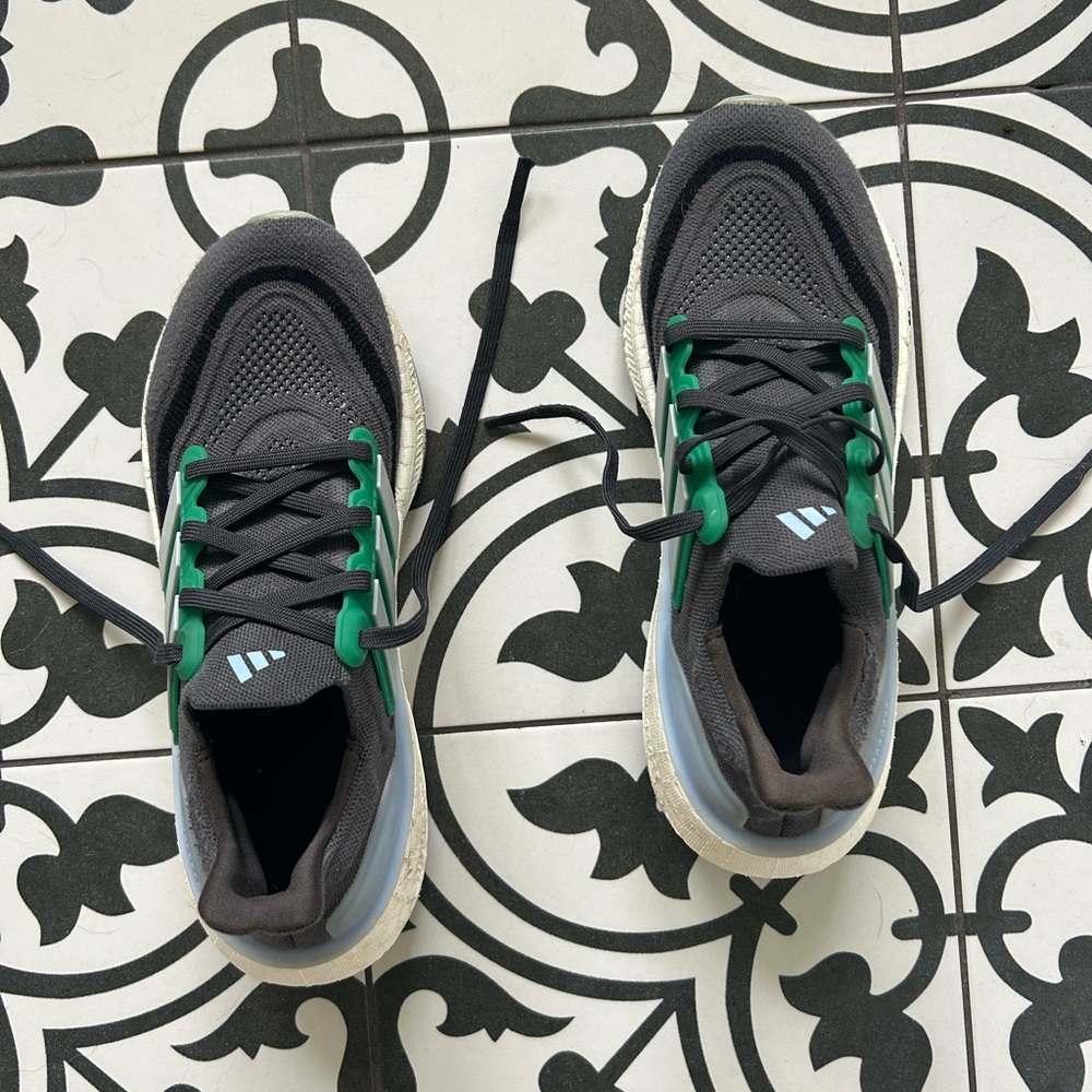 Men’s size 8 Addidas Ultraboost Sneakers